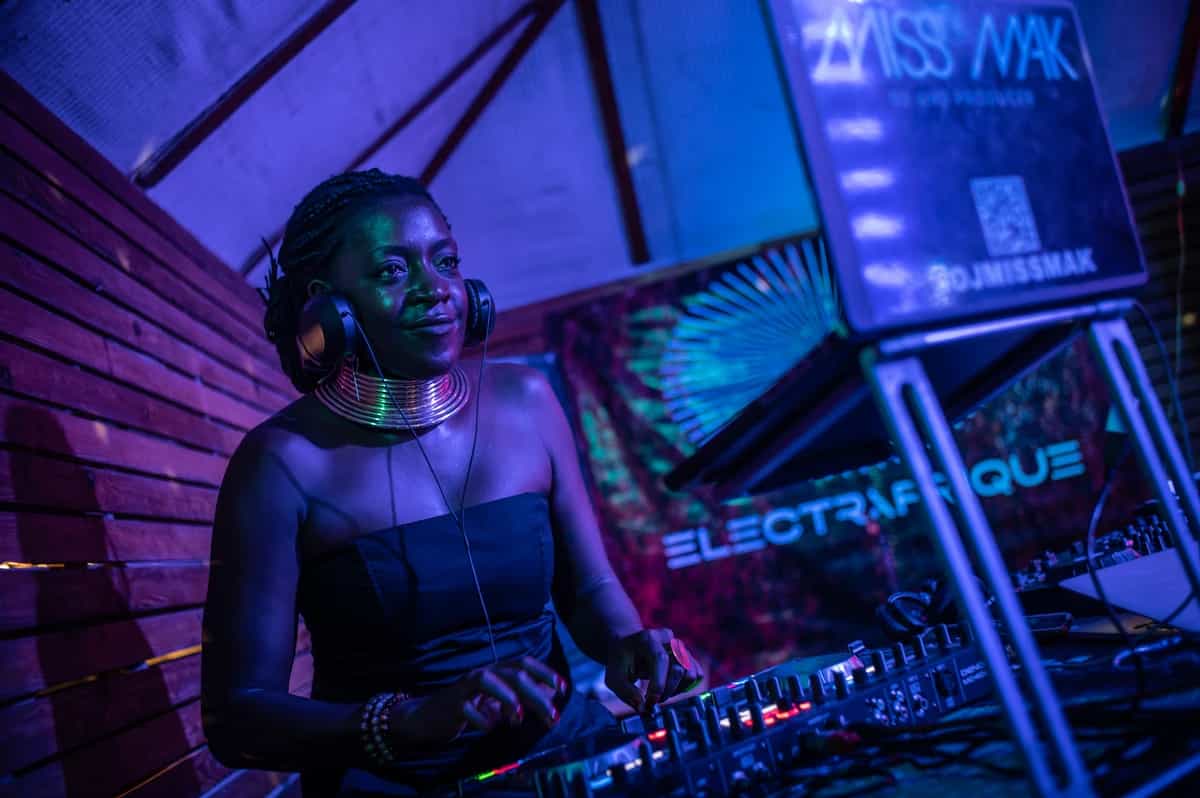 ELECTRAFRIQUE invites Miss Mak